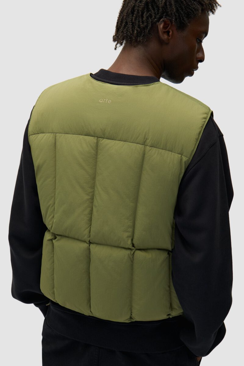 AW25-130VGREEN7.jpg AW25-130VGREEN7.jpg