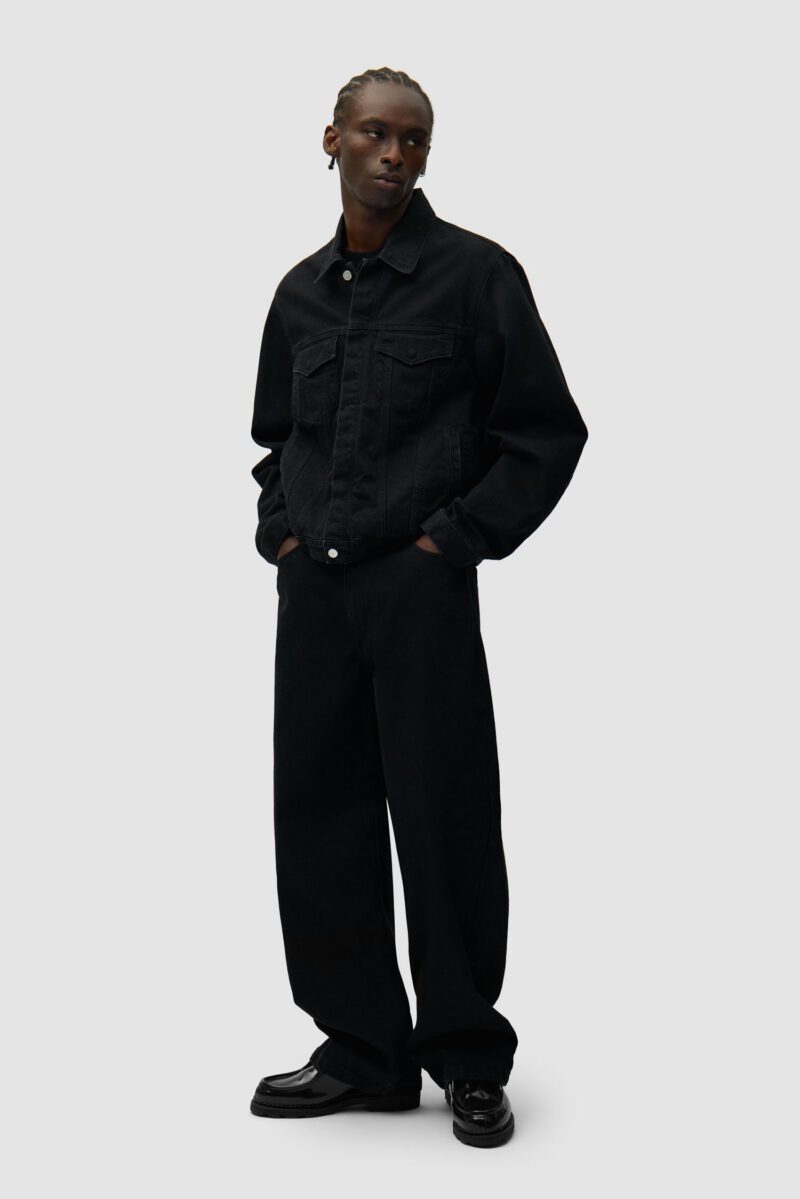 SS26-213JBLACK6.jpg SS26-213JBLACK6.jpg