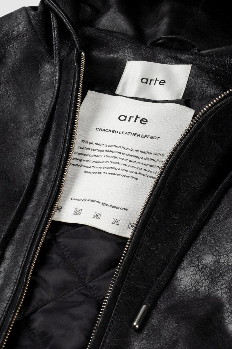 crackedleather3.jpg crackedleather3.jpg